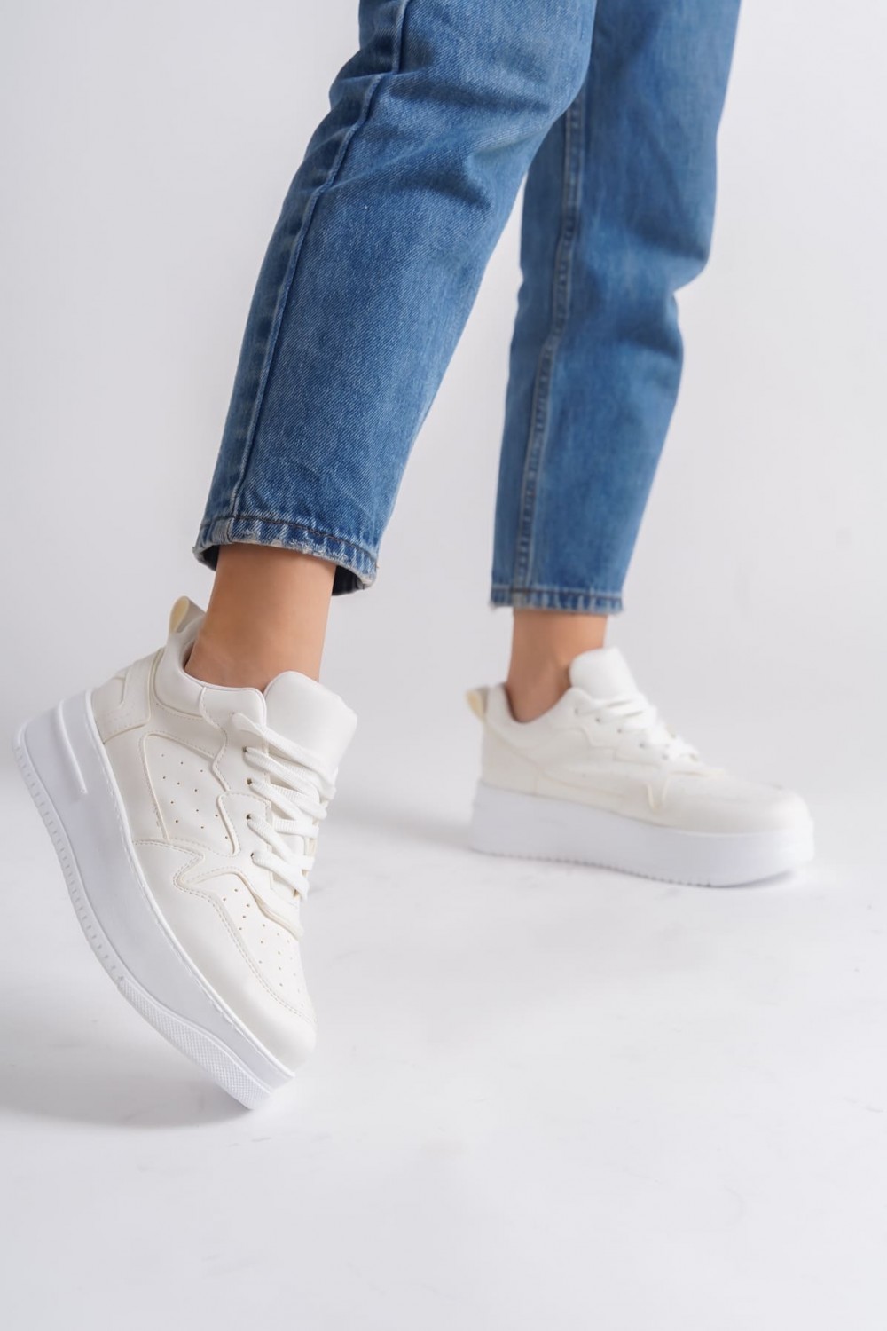 ALESSI Bağcıklı Ortopedik Taban Kadın Sneaker Spor Ayakkabı BT - Kırık Beyaz ALESSI Bağcıklı Ortopedik Taban Kadın Sneaker Spor Ayakkabı BT - Kırık Beyaz
