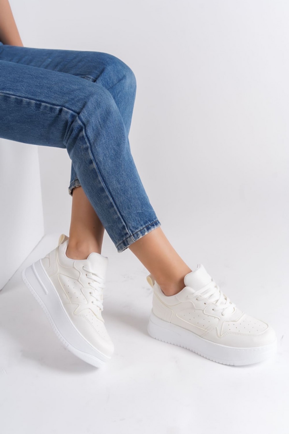ALESSI Bağcıklı Ortopedik Taban Kadın Sneaker Spor Ayakkabı BT - Kırık Beyaz ALESSI Bağcıklı Ortopedik Taban Kadın Sneaker Spor Ayakkabı BT - Kırık Beyaz