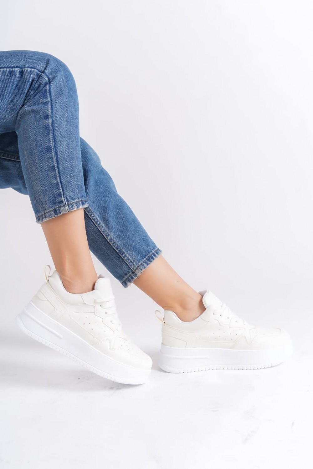 ALESSI Bağcıklı Ortopedik Taban Kadın Sneaker Spor Ayakkabı BT - Kırık Beyaz ALESSI Bağcıklı Ortopedik Taban Kadın Sneaker Spor Ayakkabı BT - Kırık Beyaz