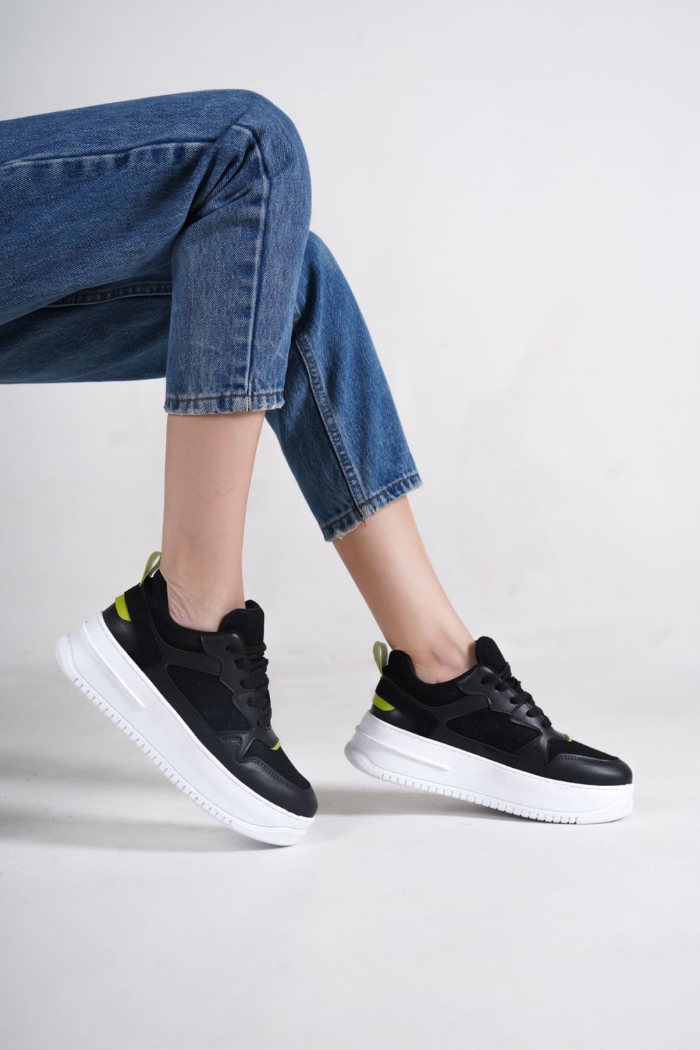 ALESSI Bağcıklı Ortopedik Taban Kadın Sneaker Spor Ayakkabı BT - Siyah/Yeşil ALESSI Bağcıklı Ortopedik Taban Kadın Sneaker Spor Ayakkabı BT - Siyah/Yeşil
