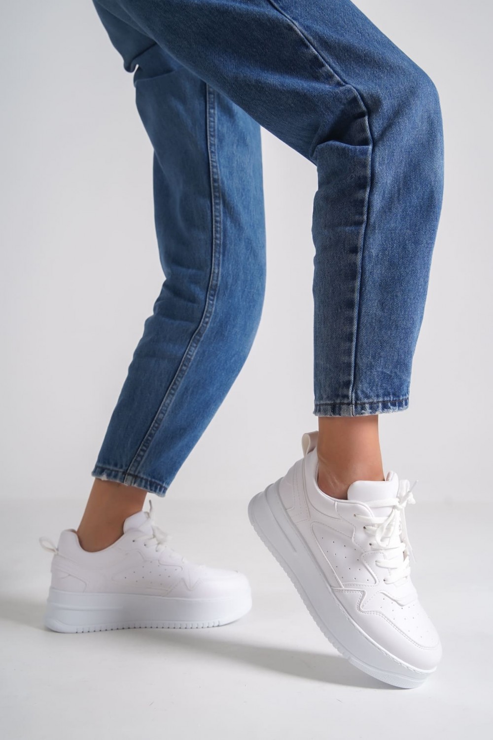 ALESSI Bağcıklı Ortopedik Taban Kadın Sneaker Spor Ayakkabı CBT - Beyaz ALESSI Bağcıklı Ortopedik Taban Kadın Sneaker Spor Ayakkabı CBT - Beyaz