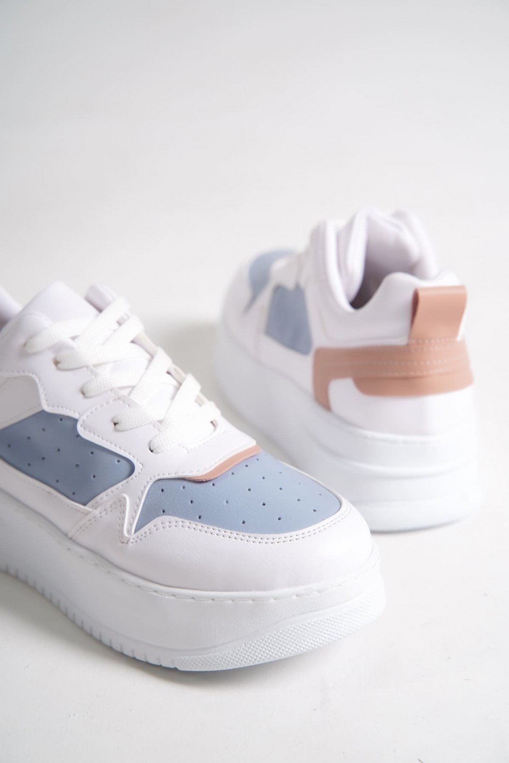ALESSI Bağcıklı Ortopedik Taban Kadın Sneaker Spor Ayakkabı CBT - Beyaz/Mavi/Fuşya ALESSI Bağcıklı Ortopedik Taban Kadın Sneaker Spor Ayakkabı CBT - Beyaz/Mavi/Fuşya