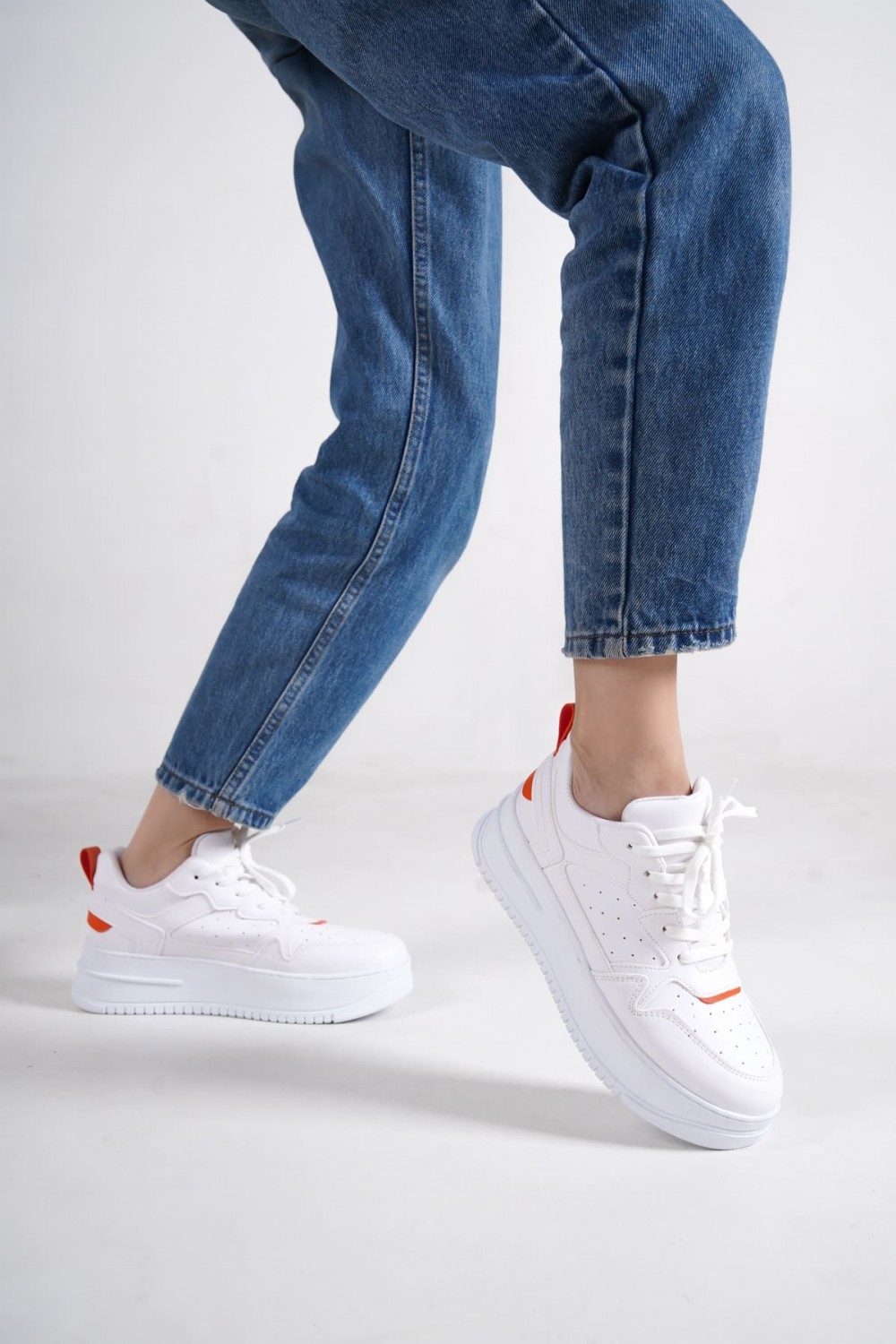 ALESSI Bağcıklı Ortopedik Taban Kadın Sneaker Spor Ayakkabı CBT - Beyaz/Turuncu ALESSI Bağcıklı Ortopedik Taban Kadın Sneaker Spor Ayakkabı CBT - Beyaz/Turuncu