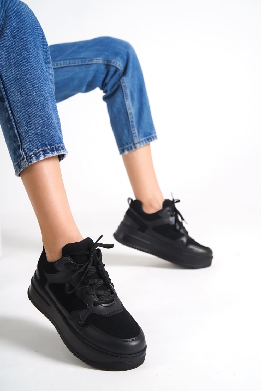 ALESSI Bağcıklı Ortopedik Taban Kadın Sneaker Spor Ayakkabı CST - Siyah ALESSI Bağcıklı Ortopedik Taban Kadın Sneaker Spor Ayakkabı CST - Siyah