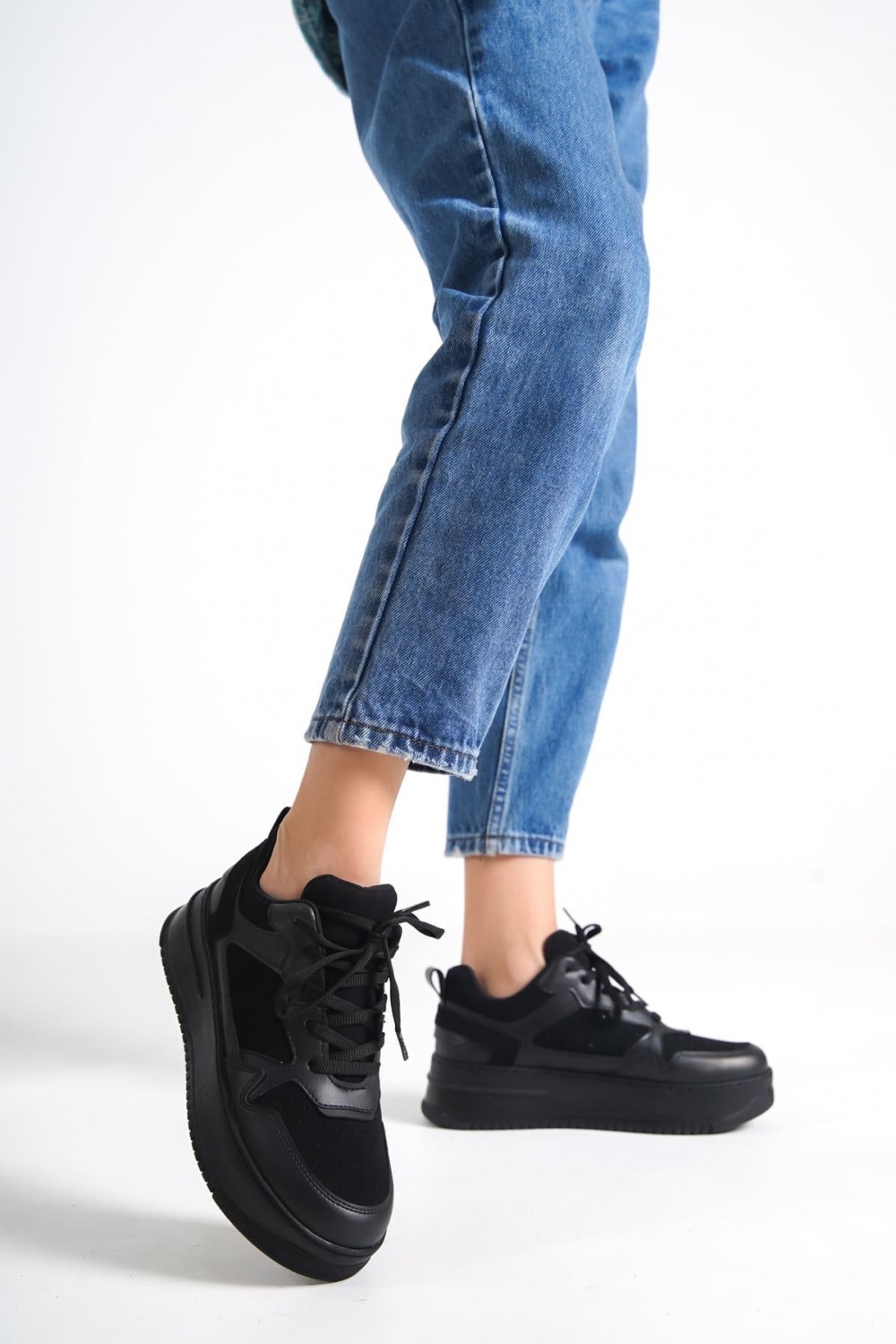 ALESSI Bağcıklı Ortopedik Taban Kadın Sneaker Spor Ayakkabı CST - Siyah ALESSI Bağcıklı Ortopedik Taban Kadın Sneaker Spor Ayakkabı CST - Siyah