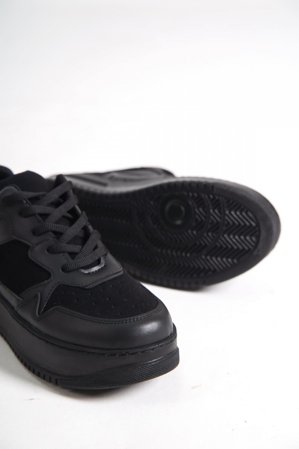ALESSI Bağcıklı Ortopedik Taban Kadın Sneaker Spor Ayakkabı CST - Siyah ALESSI Bağcıklı Ortopedik Taban Kadın Sneaker Spor Ayakkabı CST - Siyah