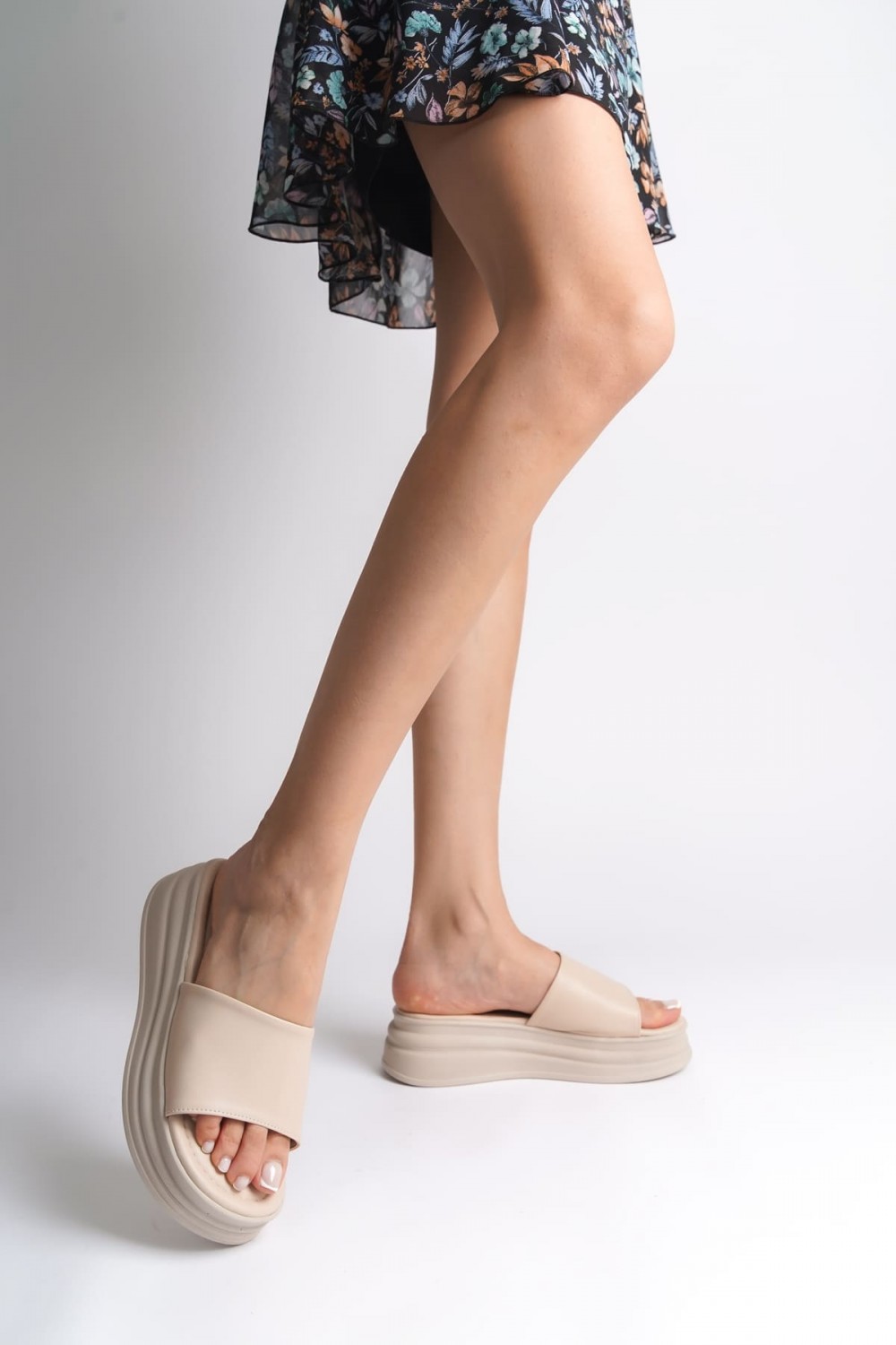 ALICE Düz Topuklu Kalın ve Ortopedik Taban Kadın Terlik CKT - Krem | Joy Ayakkabı XML Bayilik ALICE Düz Topuklu Kalın ve Ortopedik Taban Kadın Terlik CKT - Krem - XML Bayilik ve Dropshipping