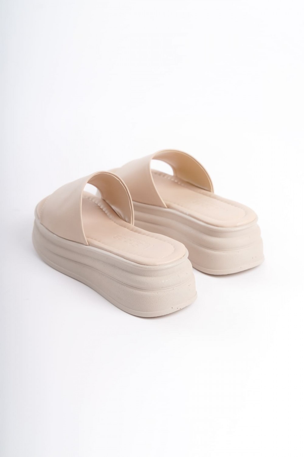 ALICE Düz Topuklu Kalın ve Ortopedik Taban Kadın Terlik CKT - Krem | Joy Ayakkabı XML Bayilik ALICE Düz Topuklu Kalın ve Ortopedik Taban Kadın Terlik CKT - Krem - XML Bayilik ve Dropshipping