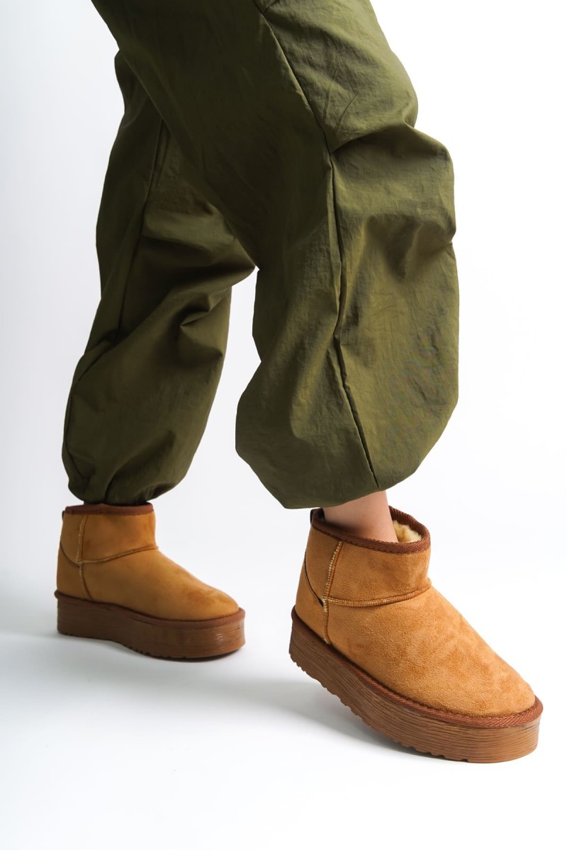 AMELIA Bağcıksız Düz ve Kalın Taban İçi Kürklü Kısa Süet Kadın Bot  STT - Taba