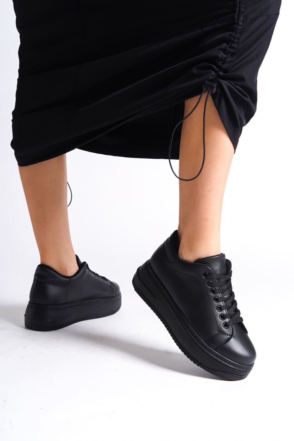 BIANA Bağcıklı Ortopedik Taban Kadın Sneaker Spor Ayakkabı CST - Siyah BIANA Bağcıklı Ortopedik Taban Kadın Sneaker Spor Ayakkabı CST - Siyah