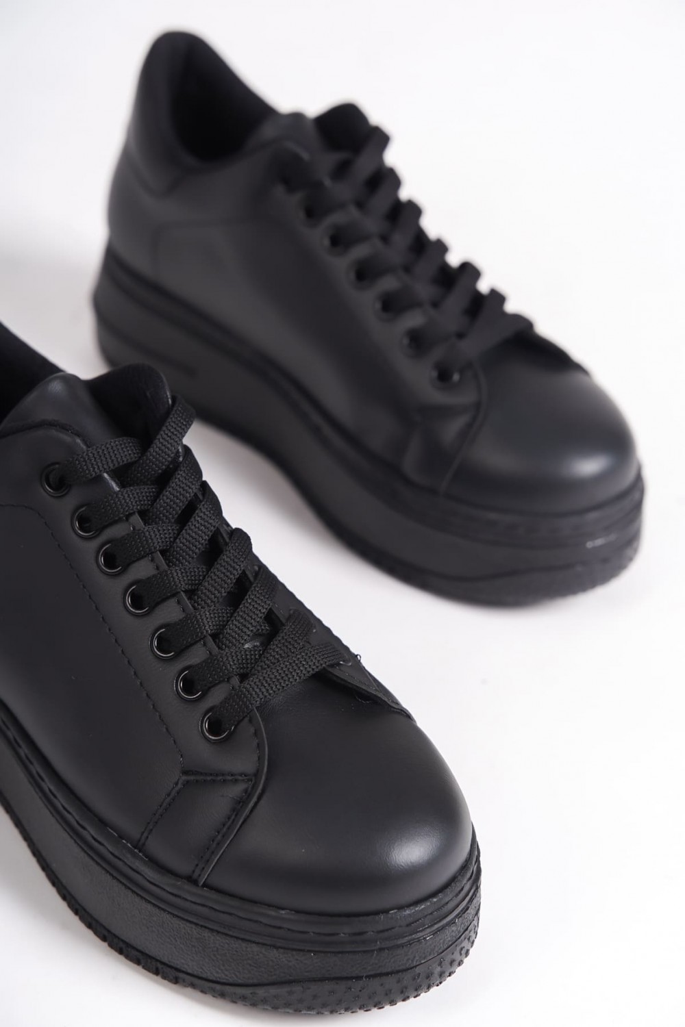 BIANA Bağcıklı Ortopedik Taban Kadın Sneaker Spor Ayakkabı CST - Siyah BIANA Bağcıklı Ortopedik Taban Kadın Sneaker Spor Ayakkabı CST - Siyah