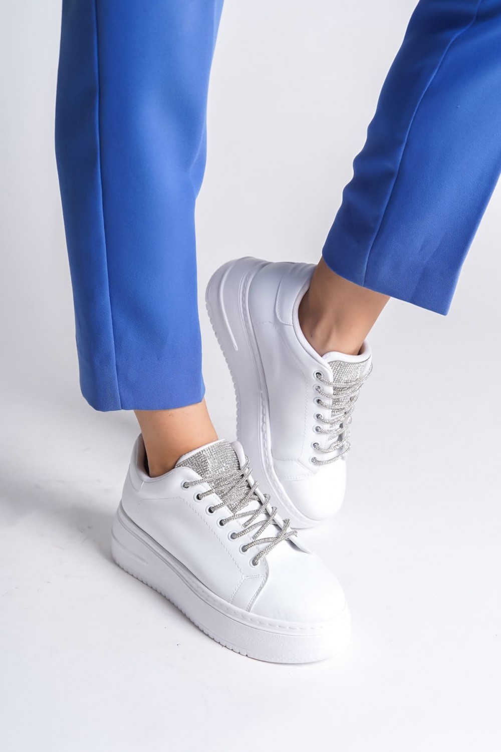 DELLA Bağcıklı Ortopedik Taban Taşlı Kadın Sneaker Spor Ayakkabı CBT - Beyaz DELLA Bağcıklı Ortopedik Taban Taşlı Kadın Sneaker Spor Ayakkabı CBT - Beyaz