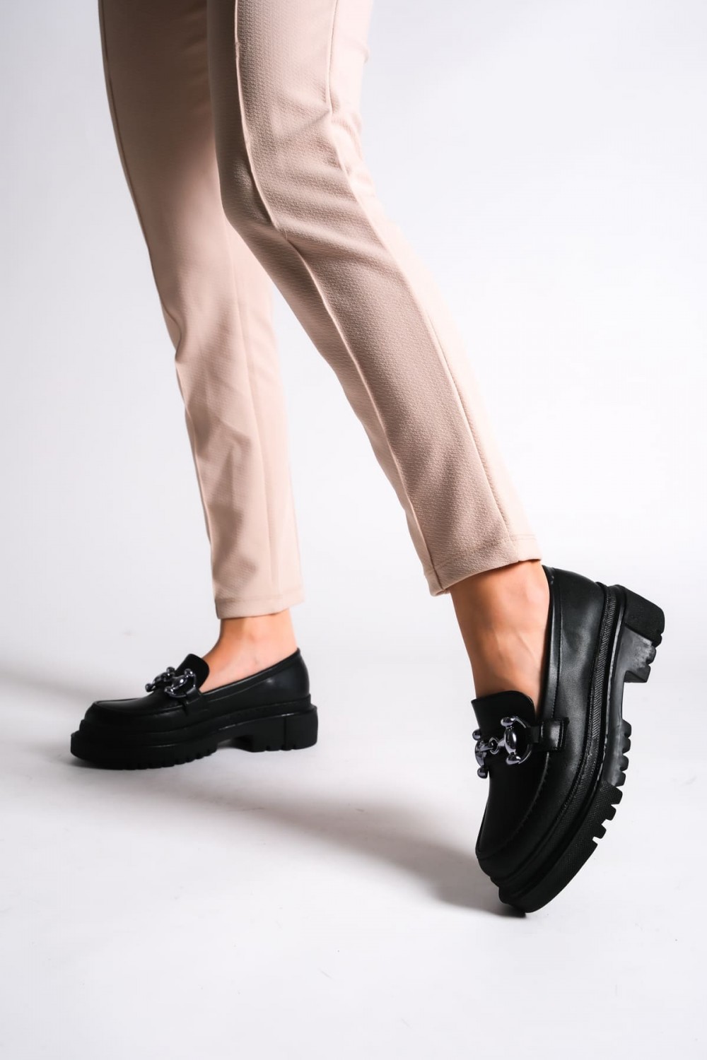 HOLLY Bağcıksız Ortopedik Taban Toka Detaylı Oxford Loafer Makosen Kadın Klasik Ayakkabı ST - Siyah HOLLY Bağcıksız Ortopedik Taban Toka Detaylı Oxford Loafer Makosen Kadın Klasik Ayakkabı ST - Siyah