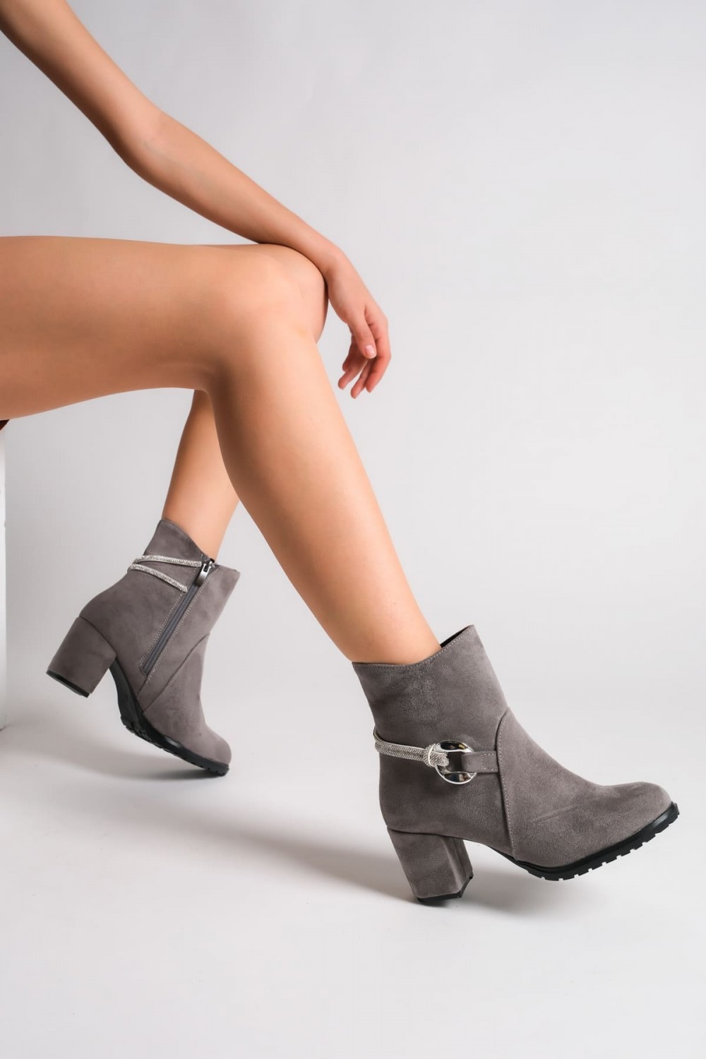 EDNA Fermuarlı Ortopedik Taban Taşlı Topuklu Süet Kadın Bot SGT - Gri