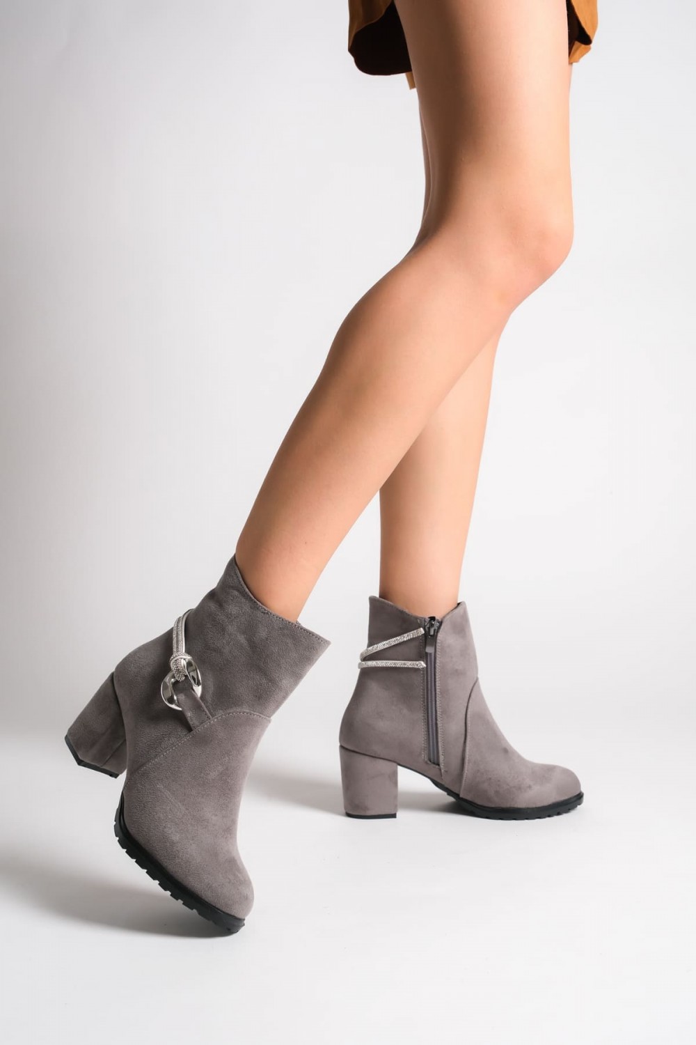 EDNA Fermuarlı Ortopedik Taban Taşlı Topuklu Süet Kadın Bot SGT - Gri