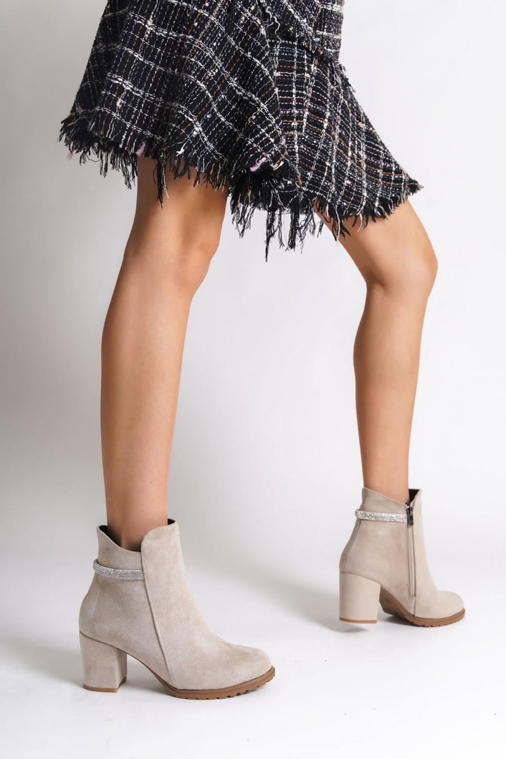 LIA Fermuarlı Ortopedik Taban Taşlı Topuklu Süet Kadın Bot - SKT Krem