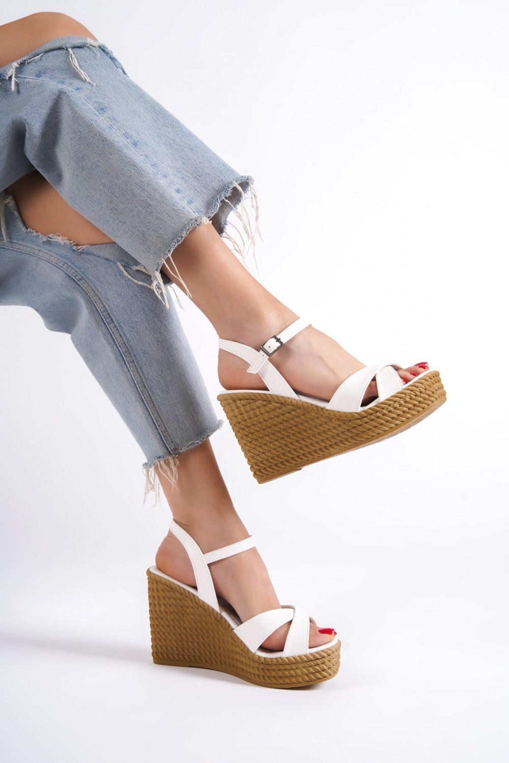 SOFIA Tokalı Lastikli Dolgu Topuklu Ortopedik Taban Hasır Görünümlü Kadın Sandalet CKT - Beyaz