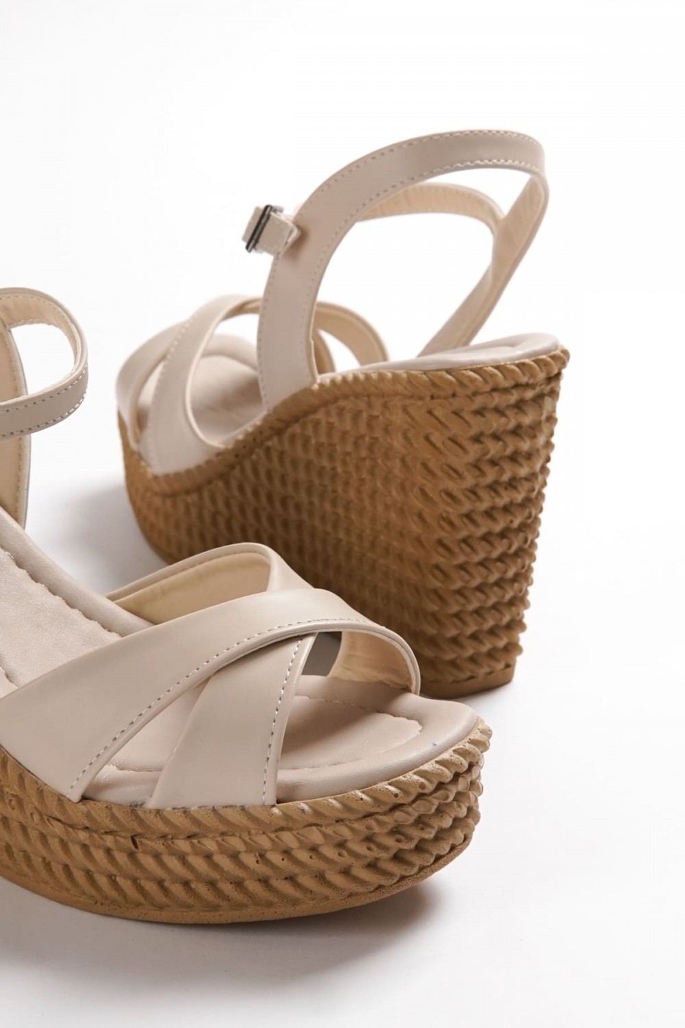 SOFIA Tokalı Lastikli Dolgu Topuklu Ortopedik Taban Hasır Görünümlü Kadın Sandalet CKT - Ten