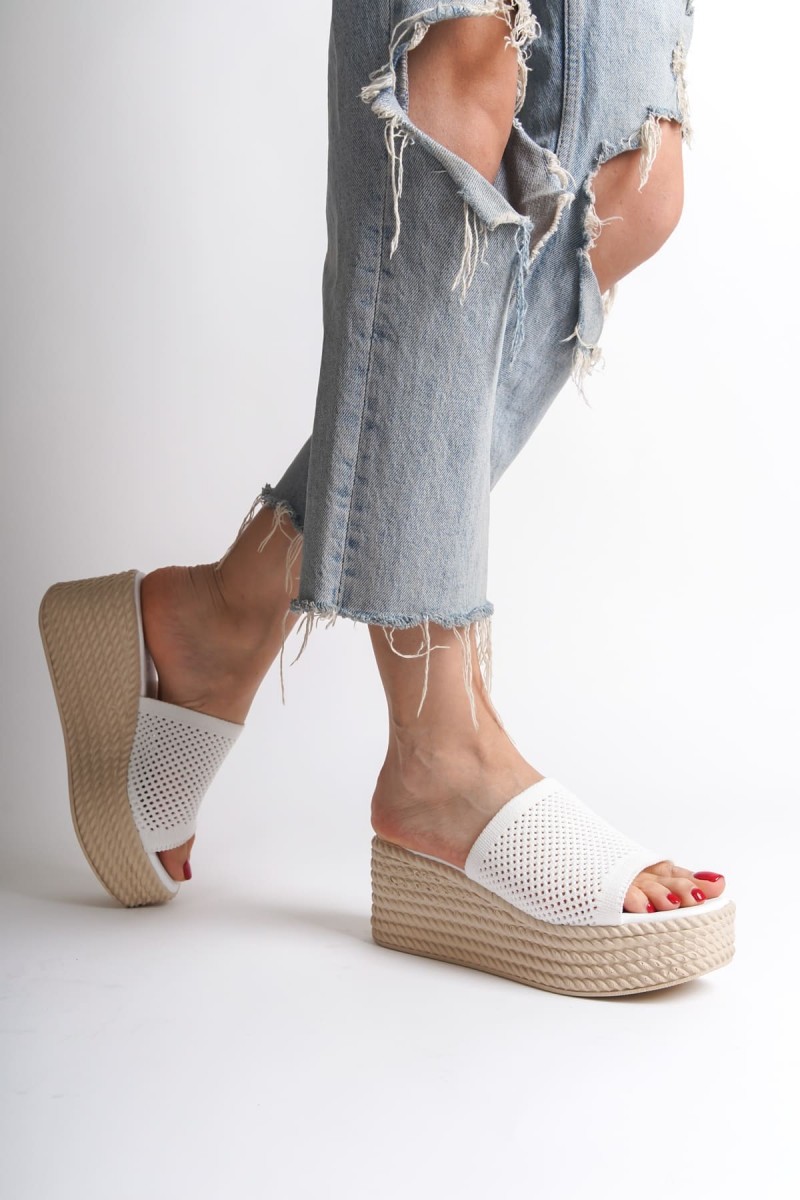 MARLA Dolgu Topuklu Ortopedik Taban Hasır Görünümlü Triko Kadın Terlik  TKT - Beyaz