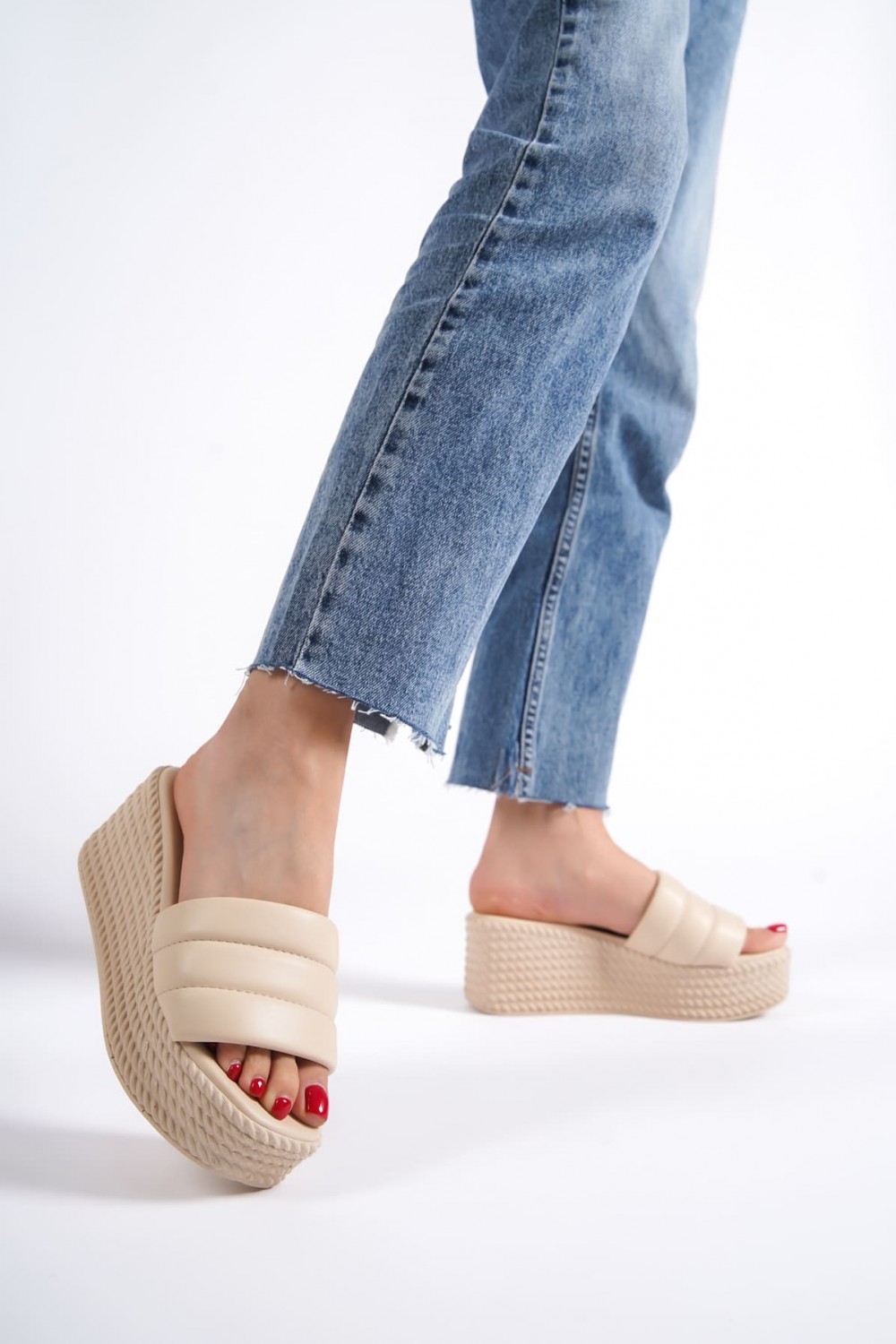 REINA Dolgu Topuklu Ortopedik Taban Hasır Görünümlü Kadın Terlik CKT - Ten