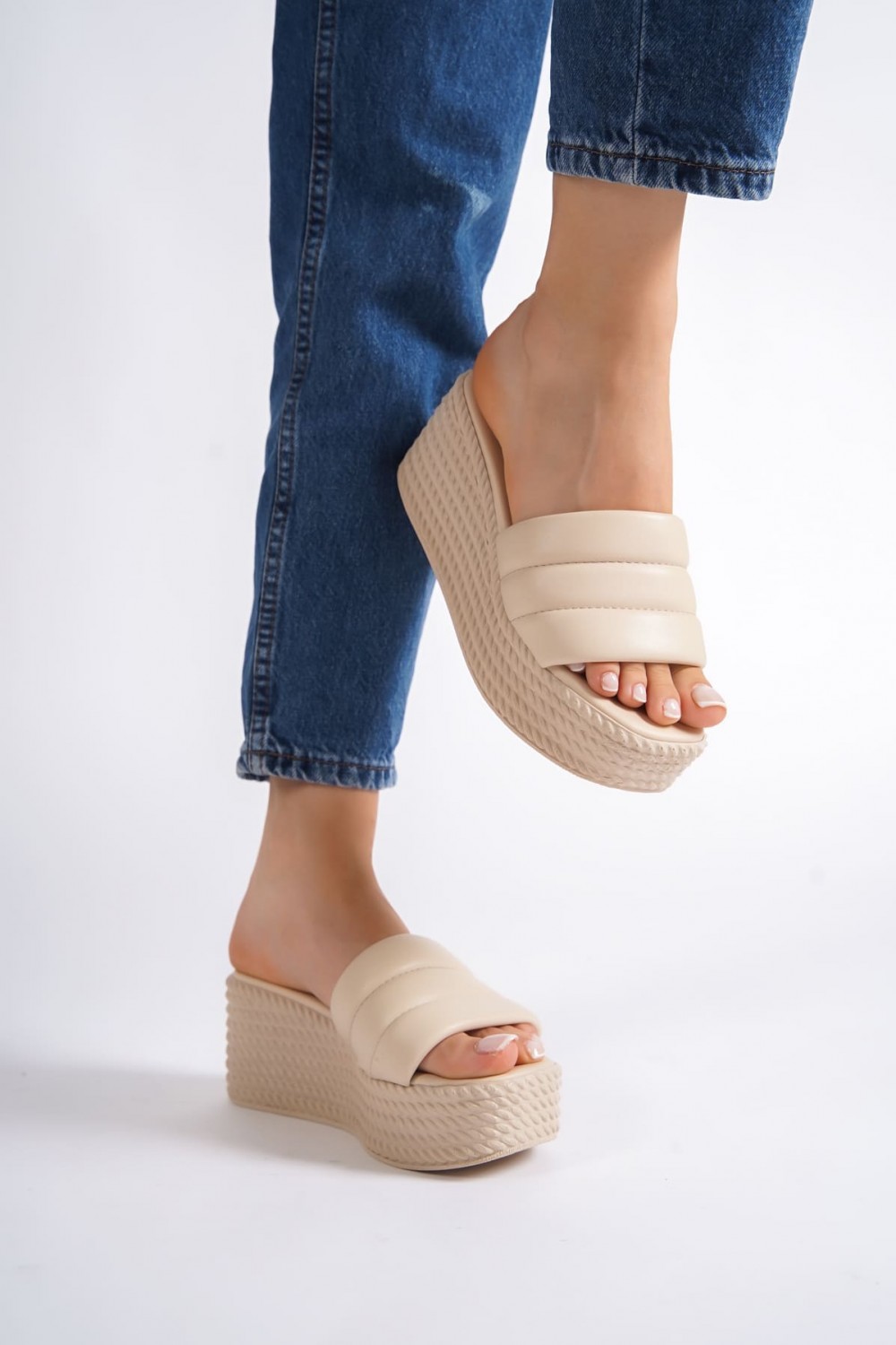 REINA Dolgu Topuklu Ortopedik Taban Hasır Görünümlü Kadın Terlik CKT - Ten