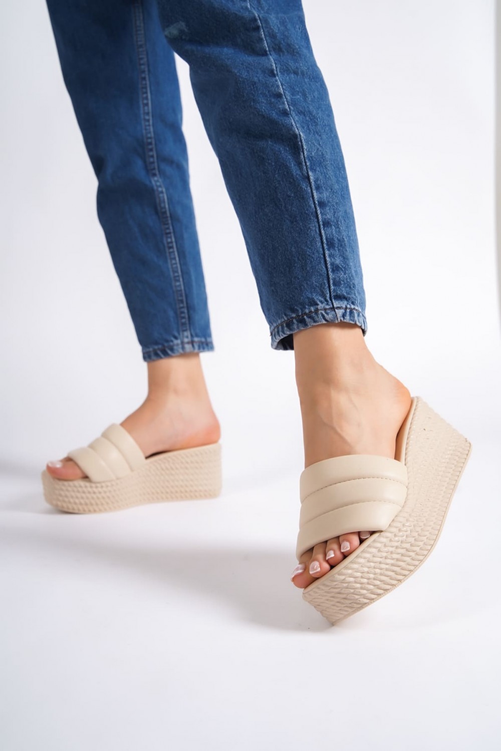 REINA Dolgu Topuklu Ortopedik Taban Hasır Görünümlü Kadın Terlik CKT - Ten