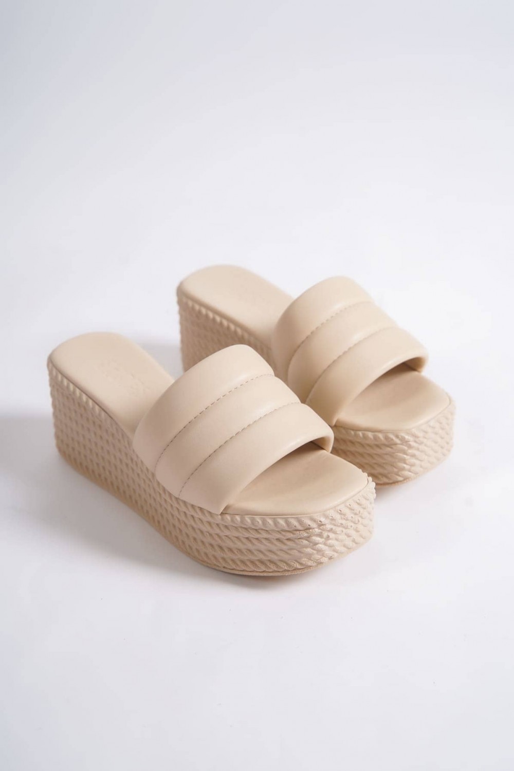 REINA Dolgu Topuklu Ortopedik Taban Hasır Görünümlü Kadın Terlik CKT - Ten