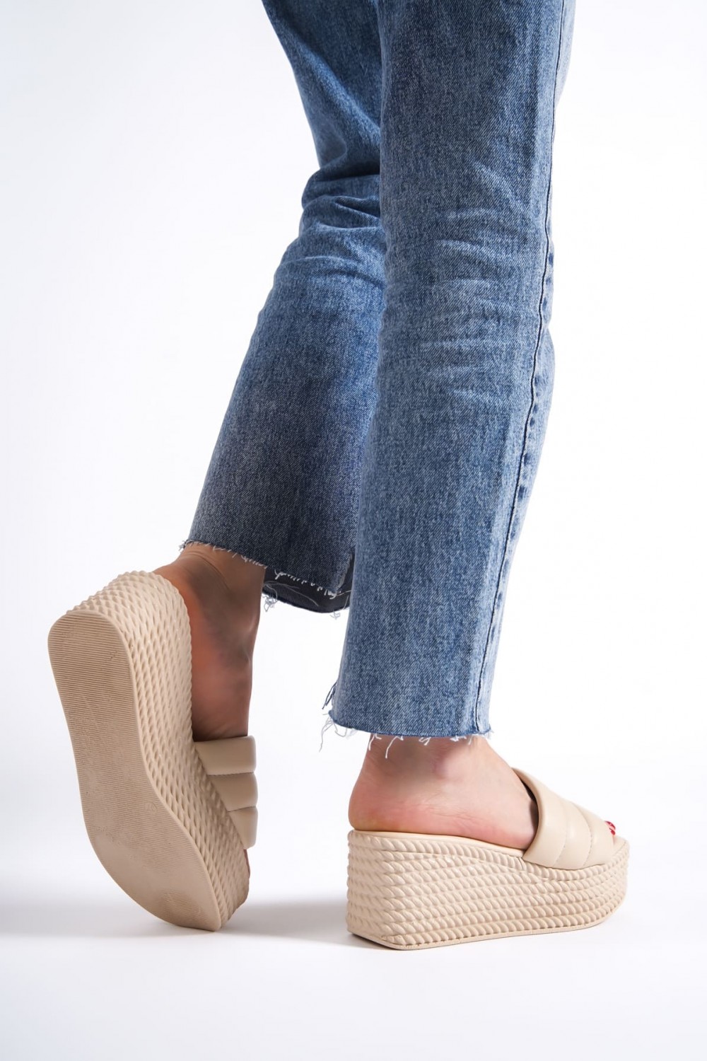 REINA Dolgu Topuklu Ortopedik Taban Hasır Görünümlü Kadın Terlik CKT - Ten