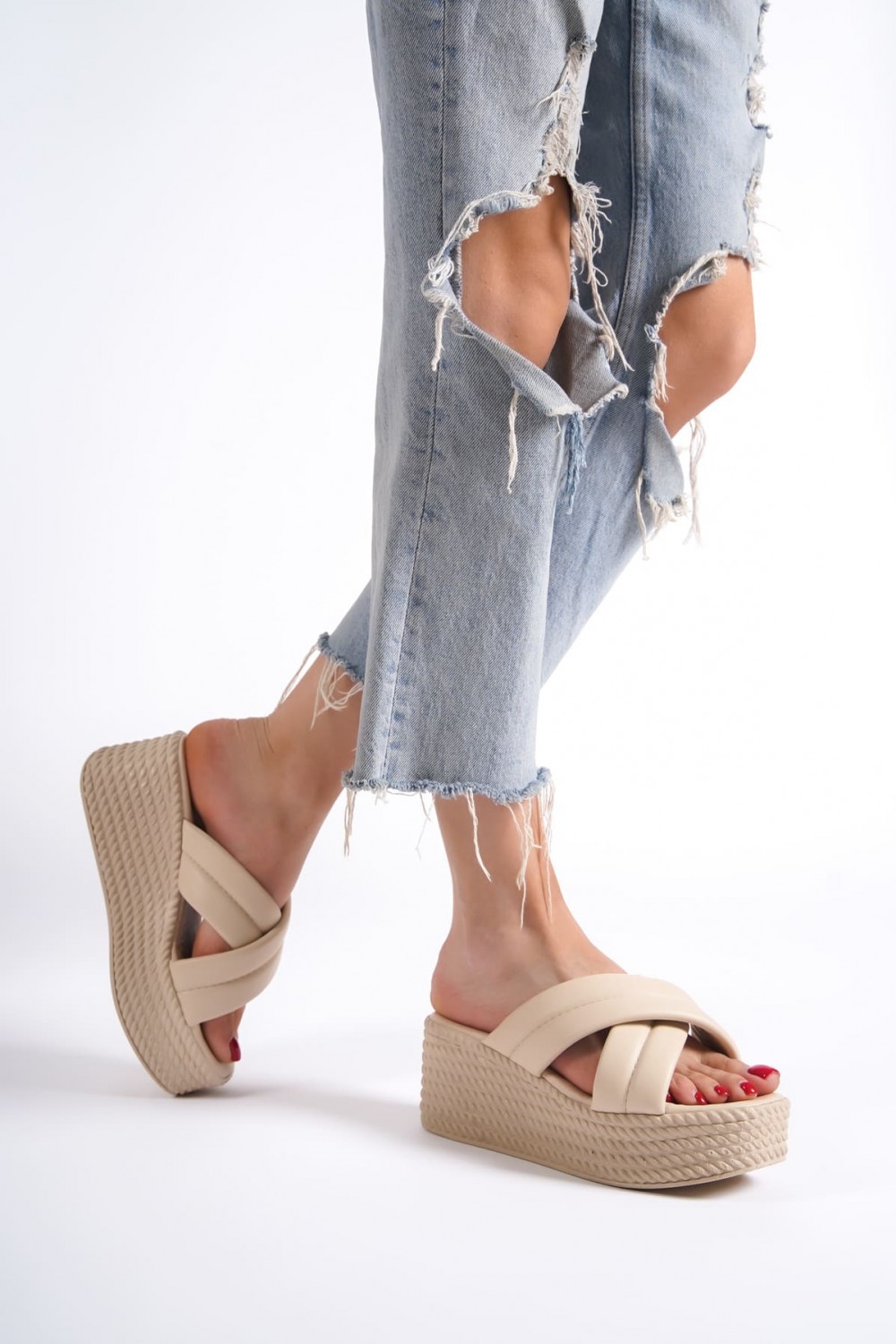 JOYMIX Dolgu Topuklu Ortopedik Taban Hasır Görünümlü Kadın Terlik CKT - Ten