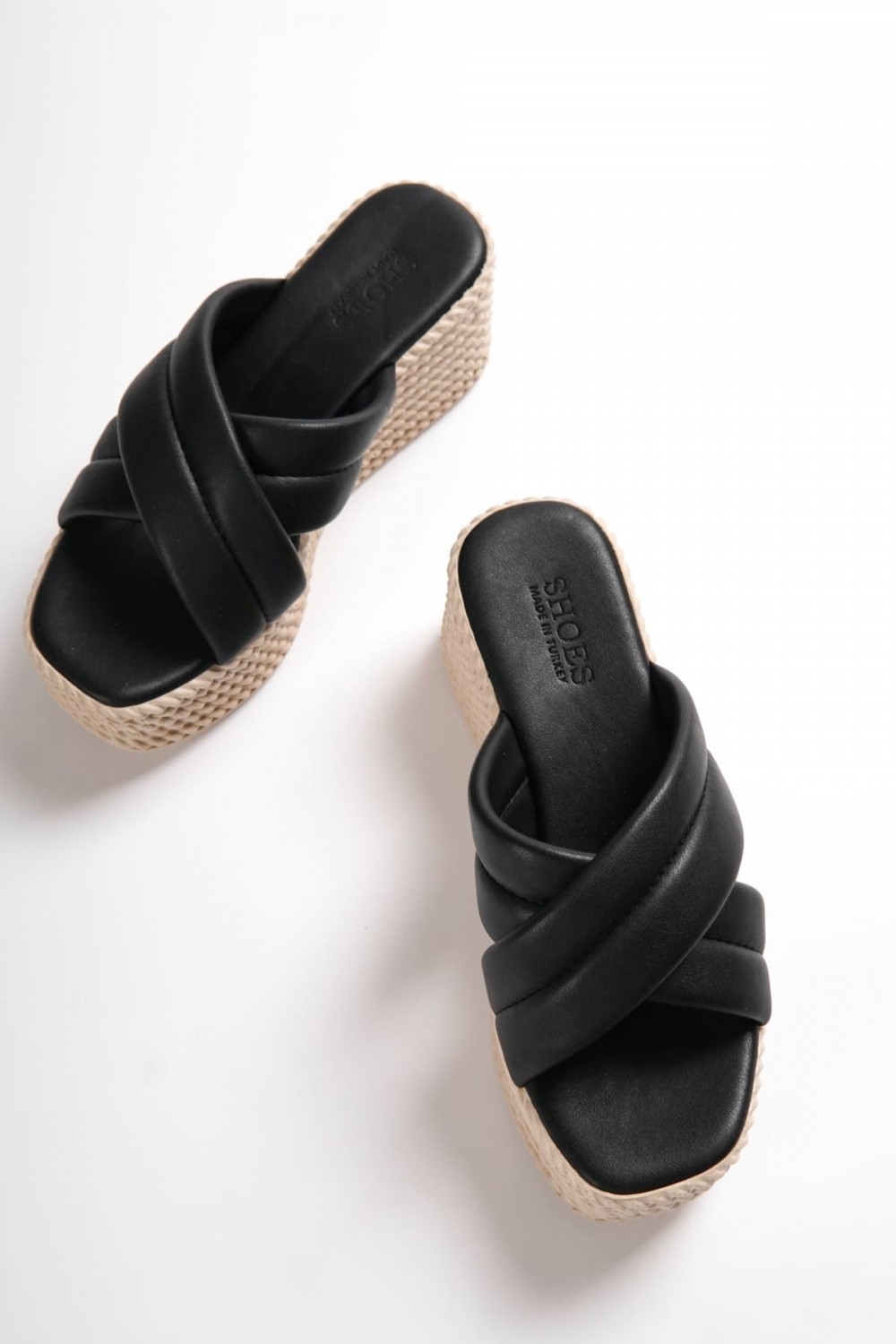 JOYMIX Dolgu Topuklu Ortopedik Taban Hasır Görünümlü Kadın Terlik CKT - Siyah