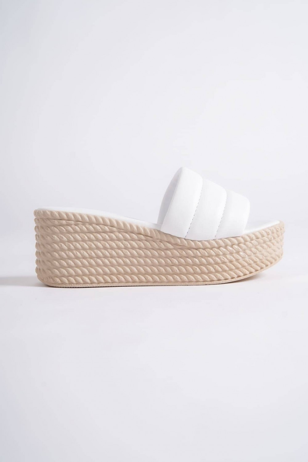 REINA Dolgu Topuklu Ortopedik Taban Hasır Görünümlü Kadın Terlik CKT - Beyaz