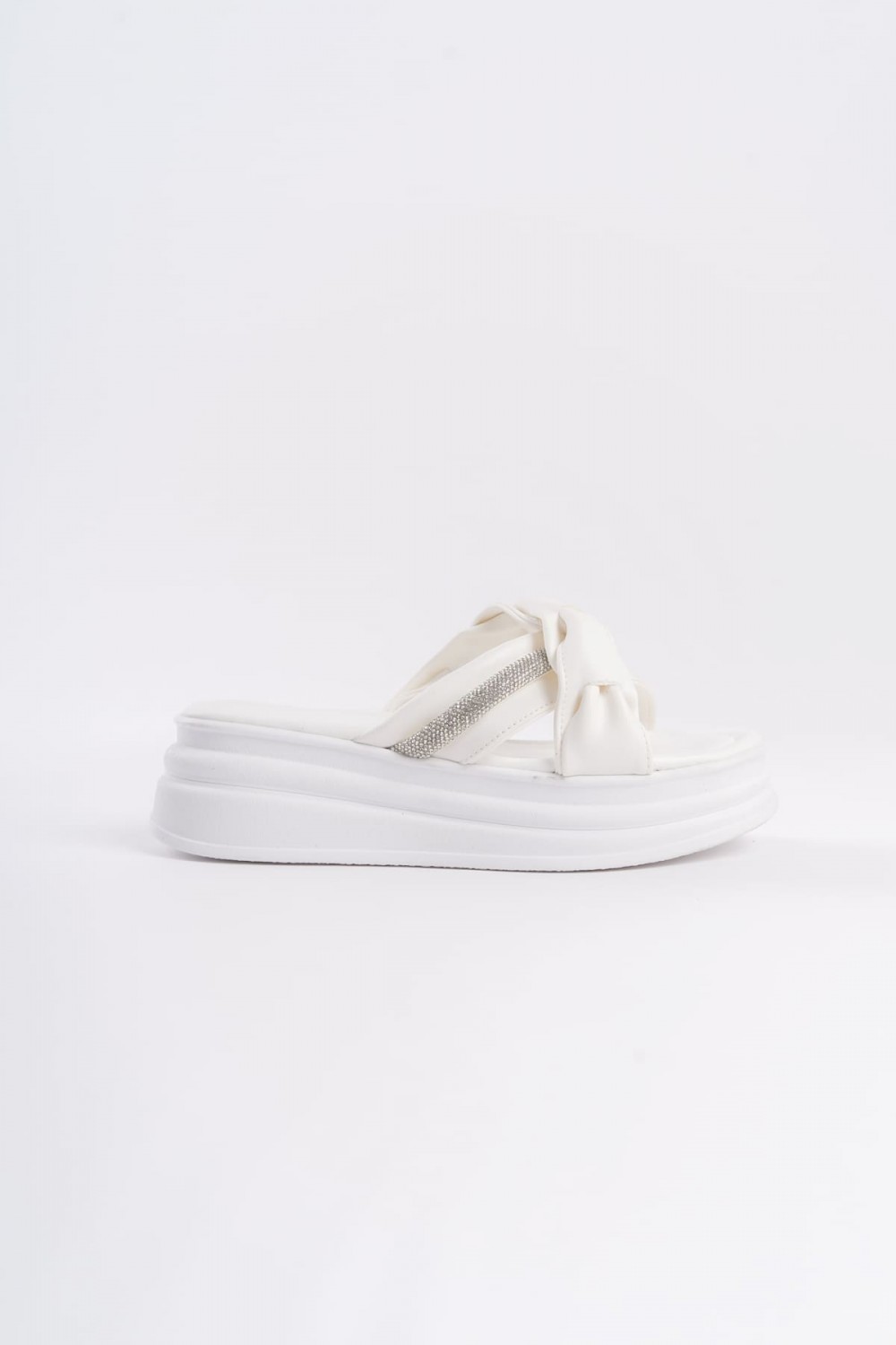 CLARA Düz Topuklu Kurdele Desenli Taşlı Kalın ve Ortopedik Taban Kadın Terlik  CBT - Beyaz