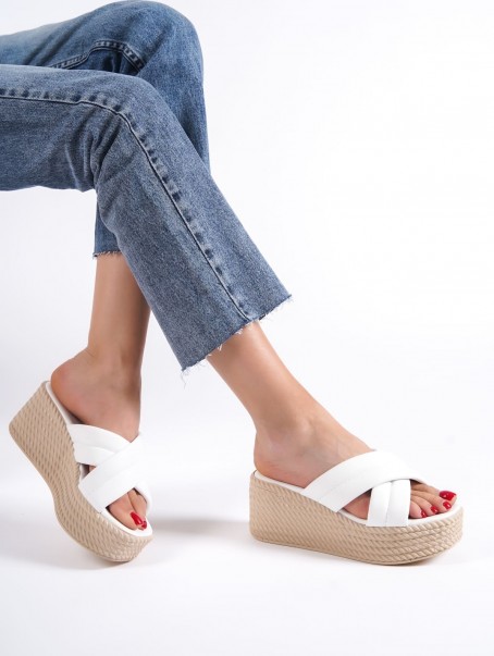 JOYMIX Dolgu Topuklu Ortopedik Taban Hasır Görünümlü Kadın Terlik CKT - Beyaz