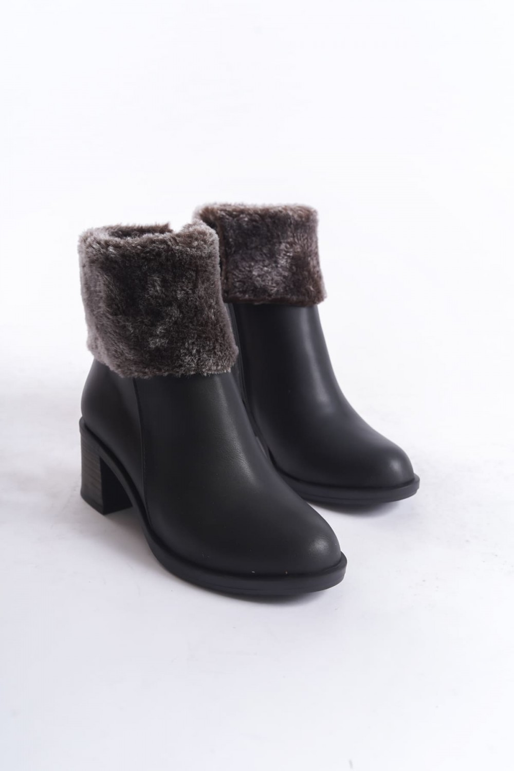 KATYA Fermuarlı Ortopedik Taban Topuklu Kürk DetaylıKadın Bot CST - Siyah | Joy Ayakkabı XML Bayilik KATYA Fermuarlı Ortopedik Taban Topuklu Kürk DetaylıKadın Bot CST - Siyah - XML Bayilik ve Dropshipping