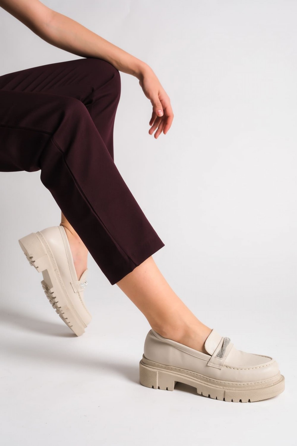 LILA Bağcıksız Ortopedik Taban Taş Detaylı Oxford Loafer Makosen Kadın Klasik Ayakkabı KT - Krem LILA Bağcıksız Ortopedik Taban Taş Detaylı Oxford Loafer Makosen Kadın Klasik Ayakkabı KT - Krem