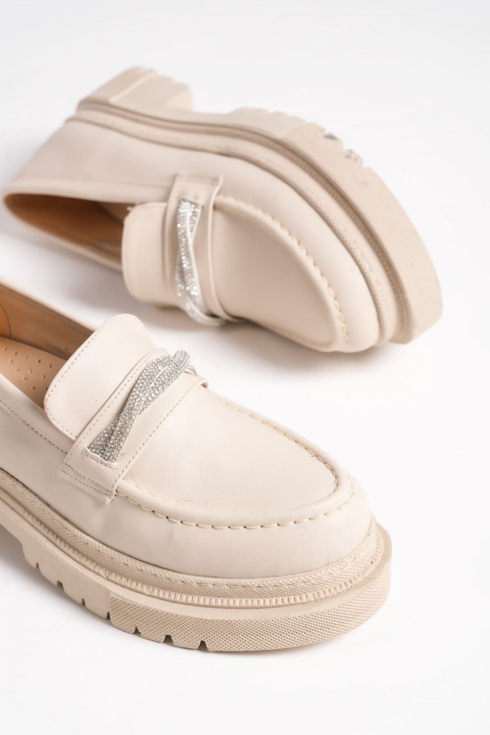 LILA Bağcıksız Ortopedik Taban Taş Detaylı Oxford Loafer Makosen Kadın Klasik Ayakkabı KT - Krem LILA Bağcıksız Ortopedik Taban Taş Detaylı Oxford Loafer Makosen Kadın Klasik Ayakkabı KT - Krem