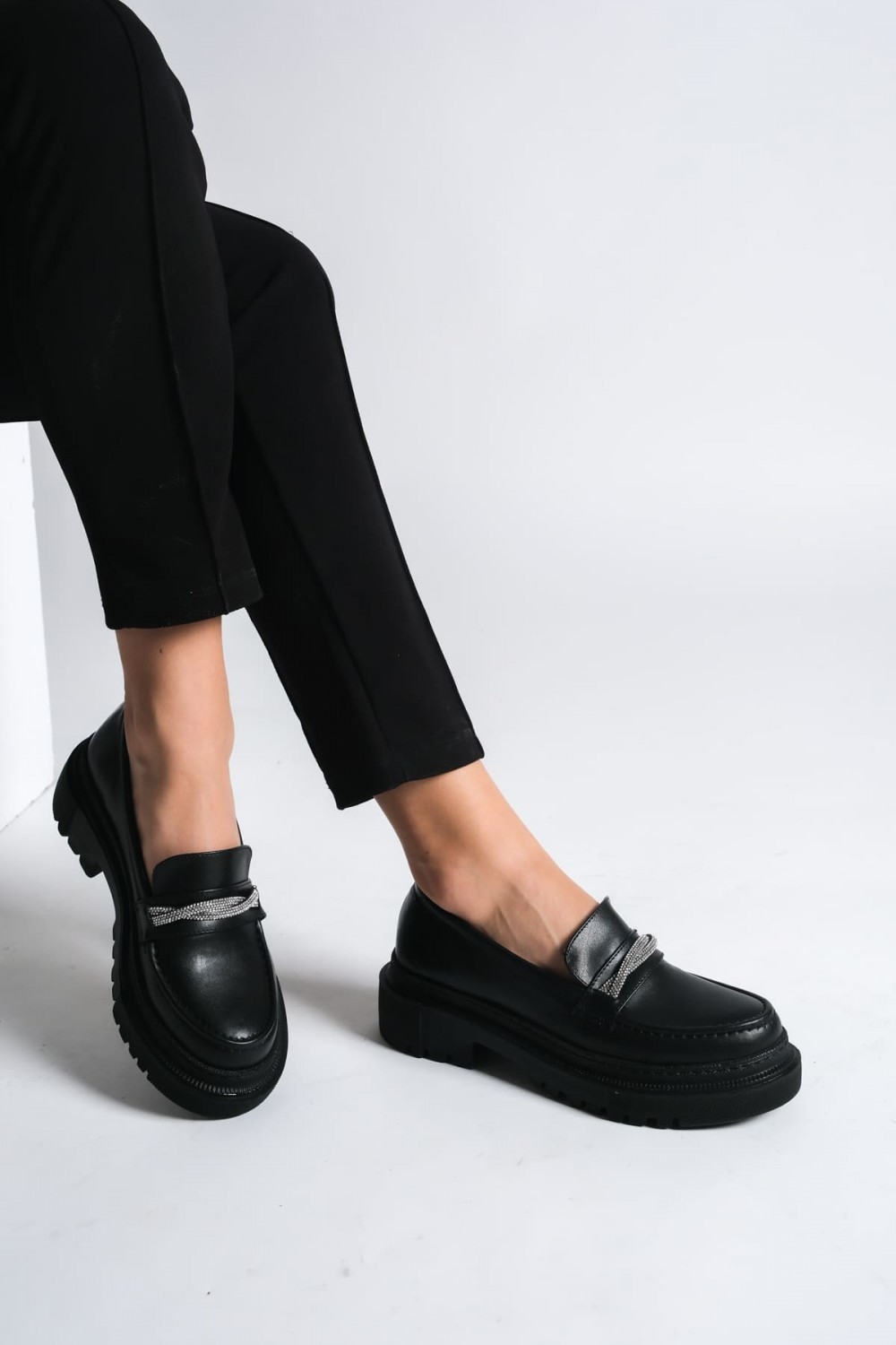 LILA Bağcıksız Ortopedik Taban Taş Detaylı Oxford Loafer Makosen Kadın Klasik Ayakkabı ST - Siyah LILA Bağcıksız Ortopedik Taban Taş Detaylı Oxford Loafer Makosen Kadın Klasik Ayakkabı ST - Siyah