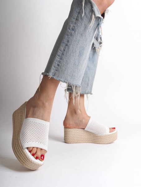 MARLA Dolgu Topuklu Ortopedik Taban Hasır Görünümlü Triko Kadın Terlik  TKT - Beyaz