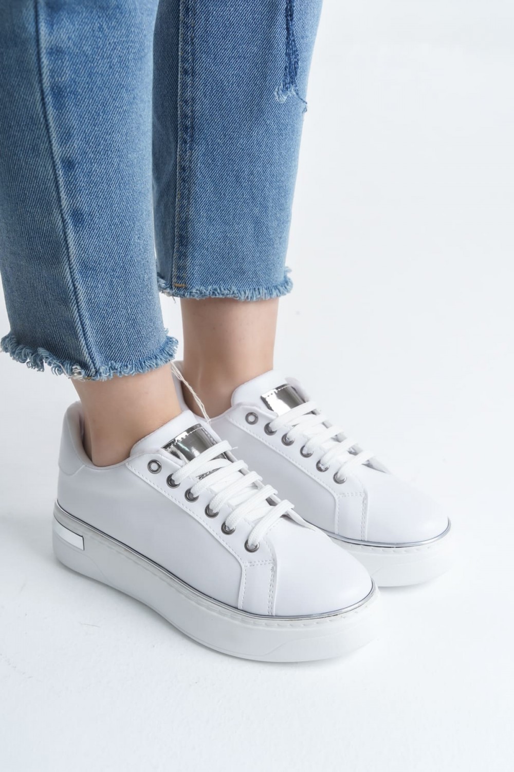 MINA Bağcıklı Ortopedik Taban Kadın Sneaker Spor Ayakkabı CBT - Beyaz/Gümüş MINA Bağcıklı Ortopedik Taban Kadın Sneaker Spor Ayakkabı CBT - Beyaz/Gümüş