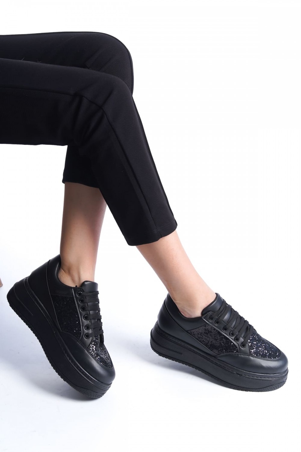 MIPA Bağcıklı Ortopedik Taban Simli Kadın Sneaker Spor Ayakkabı CST - Siyah MIPA Bağcıklı Ortopedik Taban Simli Kadın Sneaker Spor Ayakkabı CST - Siyah