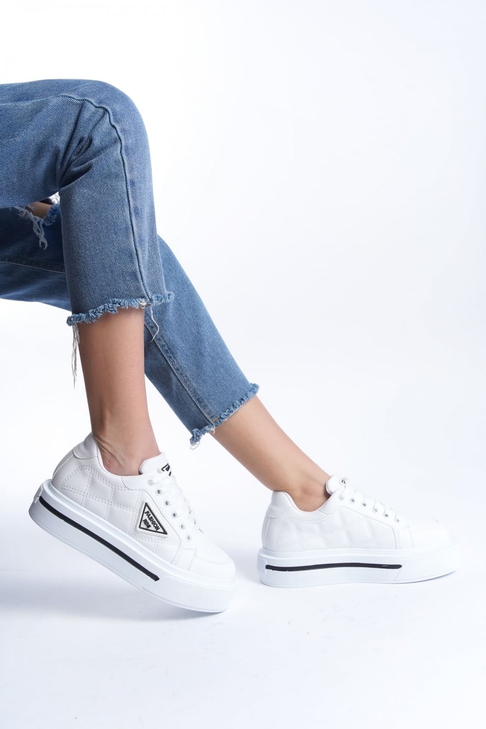 PRAG Bağcıklı Ortopedik Taban Desenli Kadın Sneaker Spor Ayakkabı CBT - Beyaz PRAG Bağcıklı Ortopedik Taban Desenli Kadın Sneaker Spor Ayakkabı CBT - Beyaz