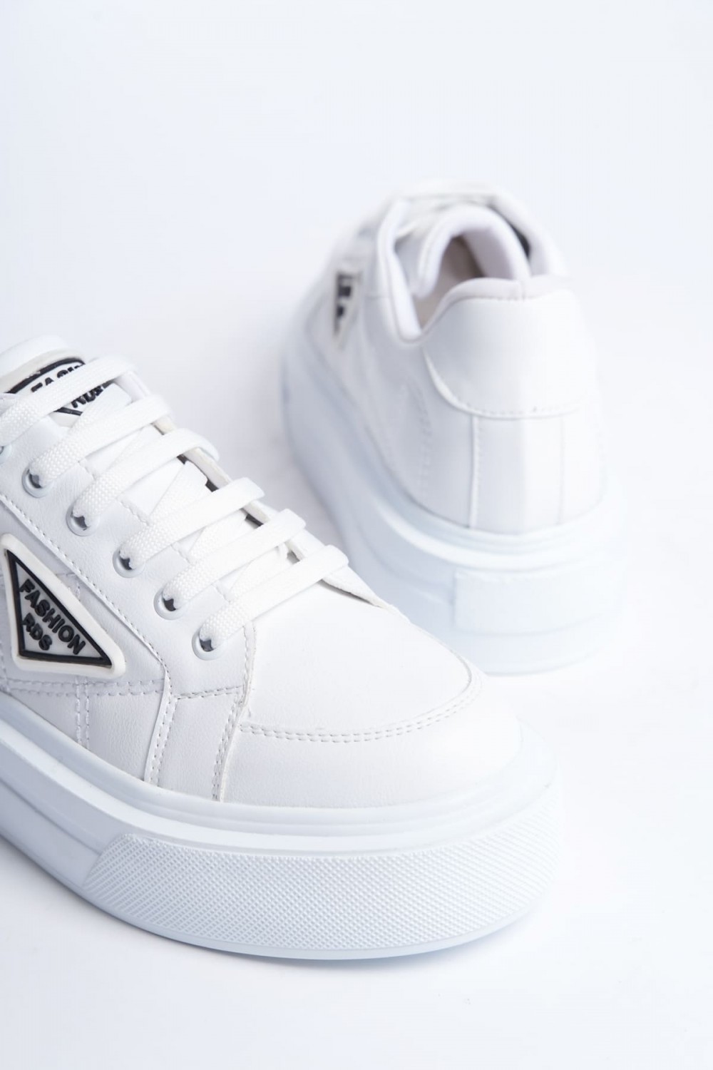 PRAG Bağcıklı Ortopedik Taban Desenli Kadın Sneaker Spor Ayakkabı CBT - Beyaz PRAG Bağcıklı Ortopedik Taban Desenli Kadın Sneaker Spor Ayakkabı CBT - Beyaz