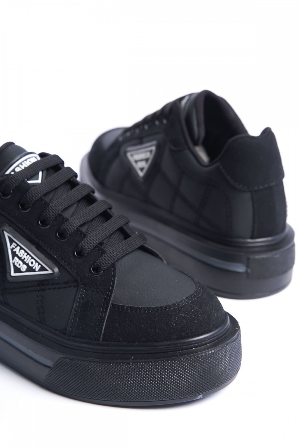 PRAG Bağcıklı Ortopedik Taban Desenli Kadın Sneaker Spor Ayakkabı CST - Siyah PRAG Bağcıklı Ortopedik Taban Desenli Kadın Sneaker Spor Ayakkabı CST - Siyah