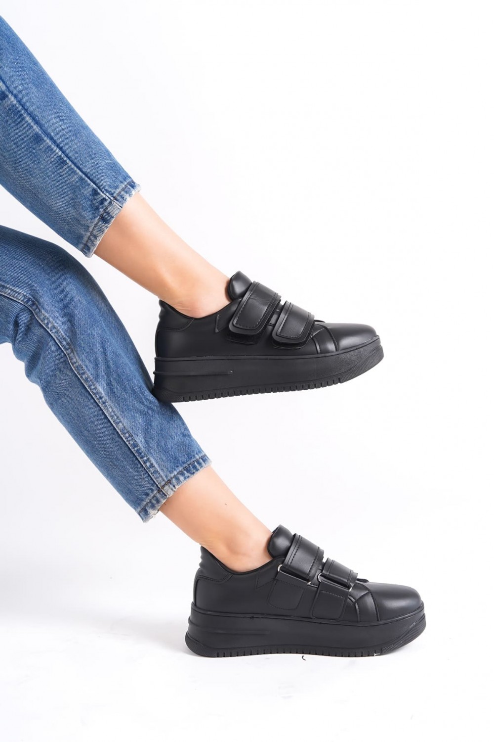 VALENCIA Bağcıksız Cırt Cırtlı Ortopedik Taban Kadın Sneaker Spor Ayakkabı CST - Siyah VALENCIA Bağcıksız Cırt Cırtlı Ortopedik Taban Kadın Sneaker Spor Ayakkabı CST - Siyah
