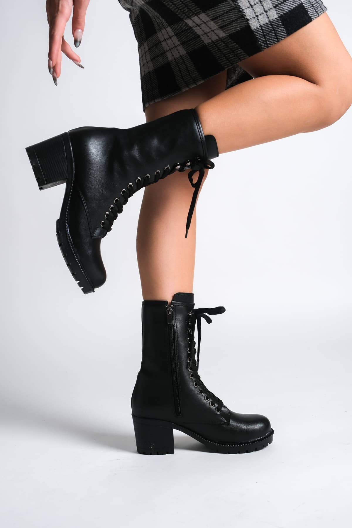 ALDA Bağcıklı Ortopedik Taban Kadın Çizme CST - Siyah