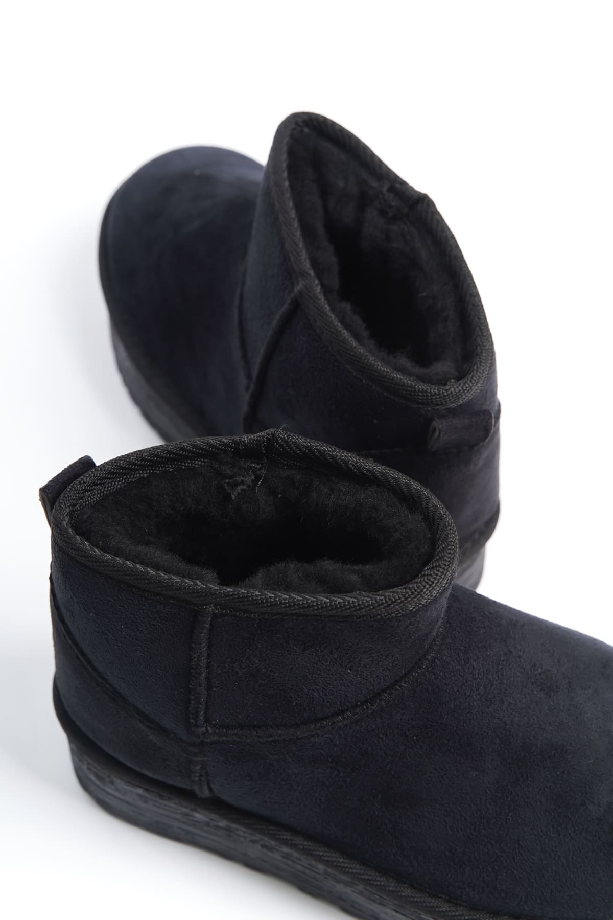 AMELIA Bağcıksız Süet Kadın Bot – Siyah, Kalın Taban & Kürklü