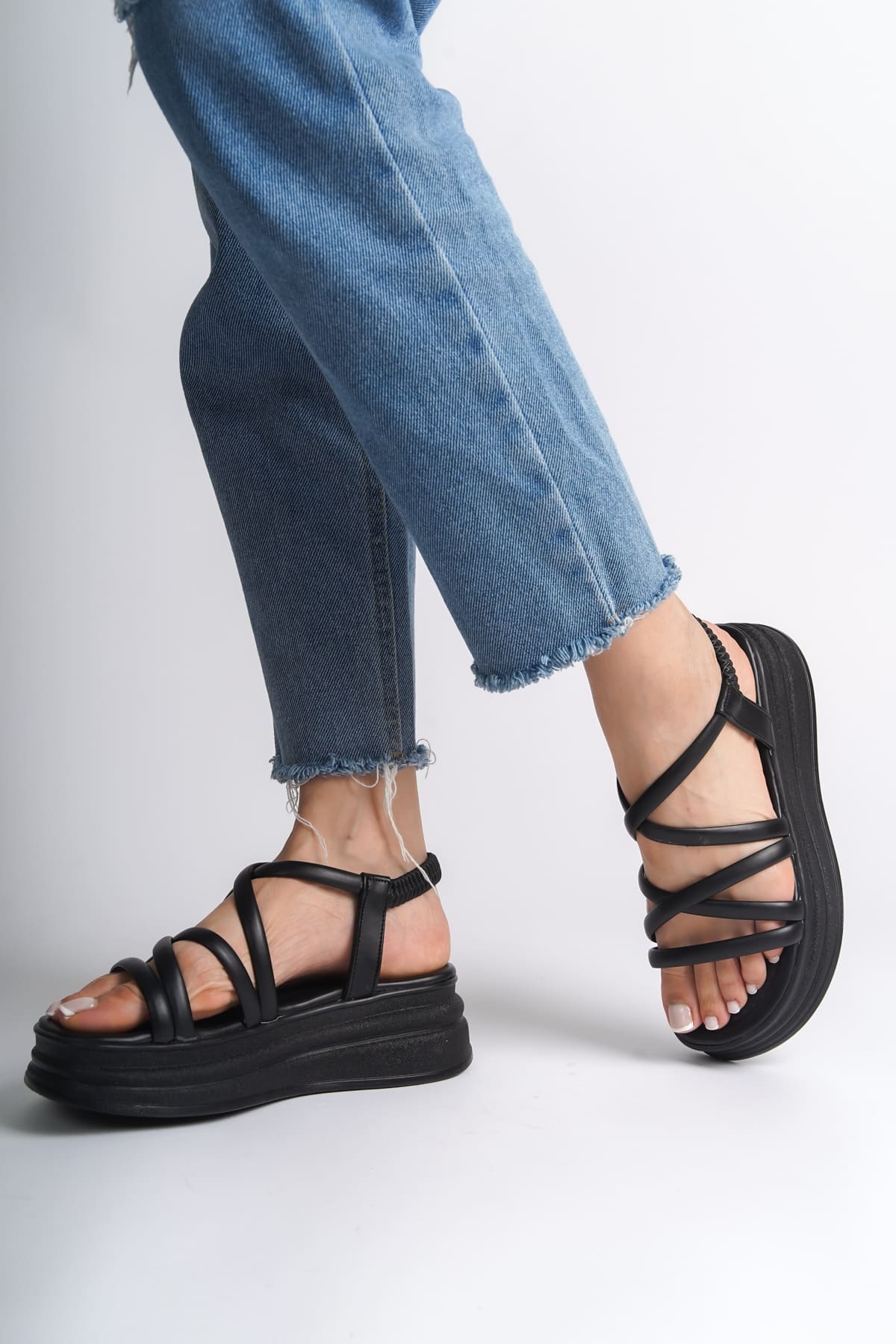 BELLA Lastikli Şerit Detaylı Ortopedik Taban Kadın Sandalet CST - Siyah - 40 Resim 2