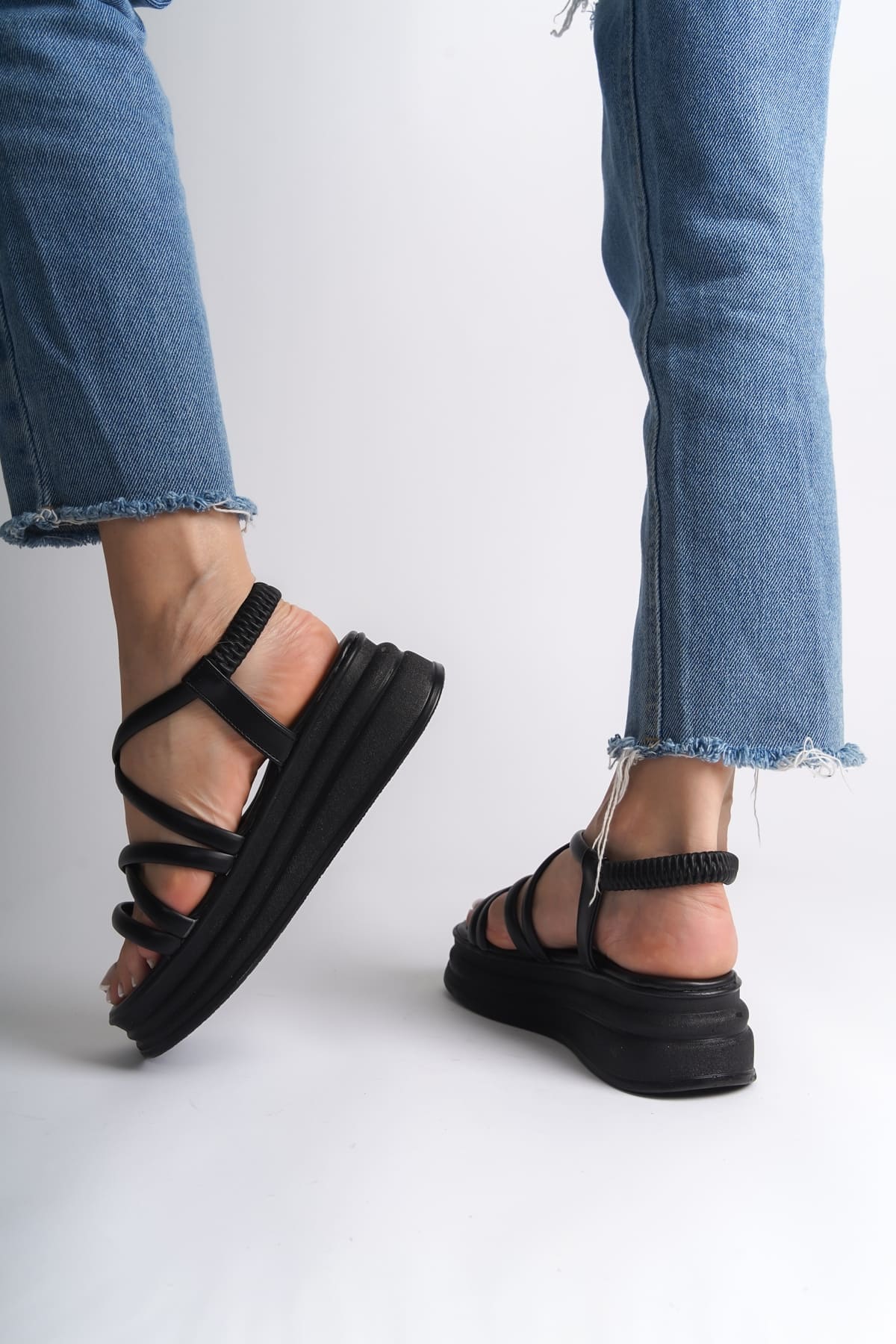 BELLA Lastikli Şerit Detaylı Ortopedik Taban Kadın Sandalet CST - Siyah - 40 Resim 3