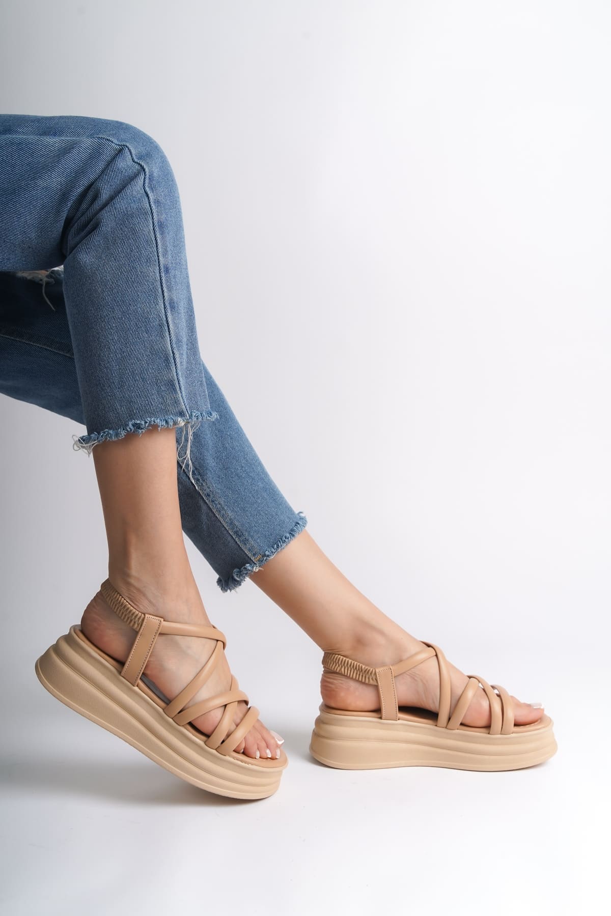 BELLA Lastikli Şerit Detaylı Ortopedik Taban Kadın Sandalet  CTT - Ten - 40 Resim 2