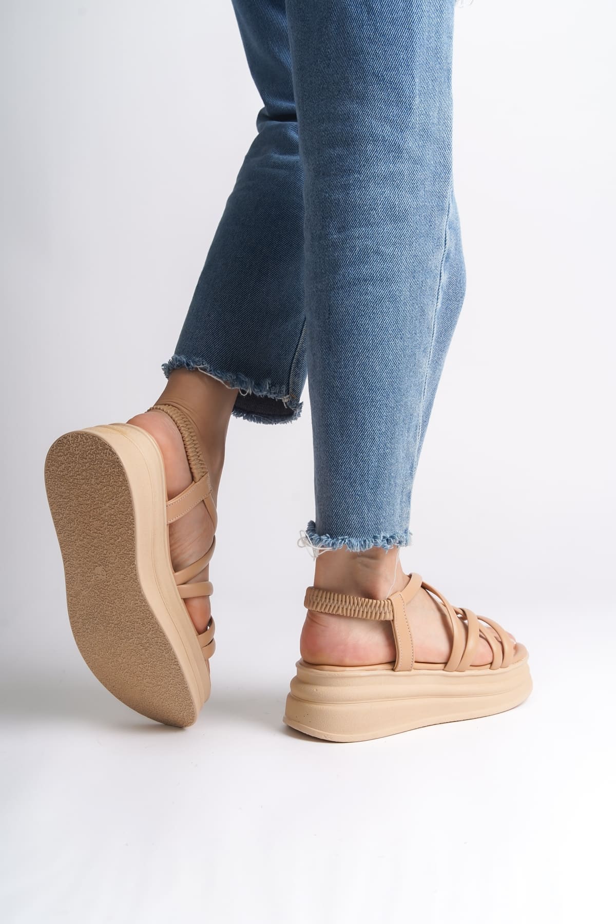 BELLA Lastikli Şerit Detaylı Ortopedik Taban Kadın Sandalet  CTT - Ten - 40 Resim 3